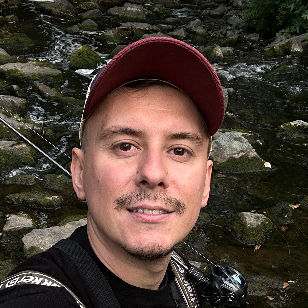 Ahmed von LYNE Fishing am Wasser